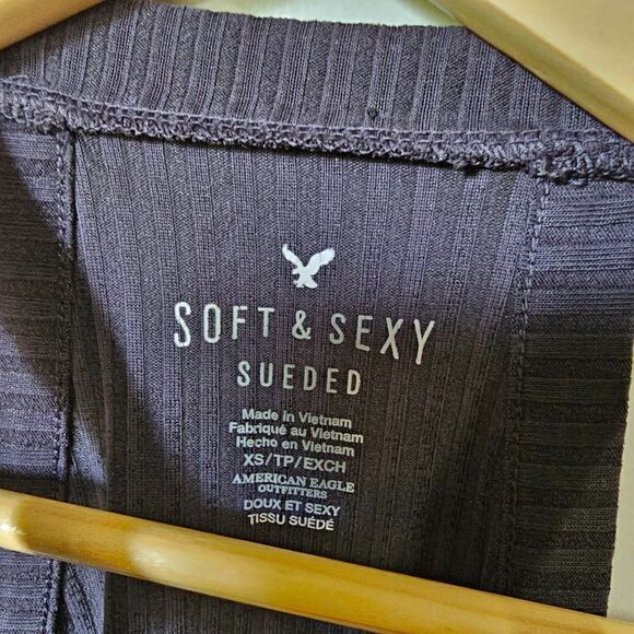 EUC AMERICAN EAGLE DARK GREY SUEDED RIBBED HALTER NECK CUT OUT TANK XS/S - Picture 7 of 7